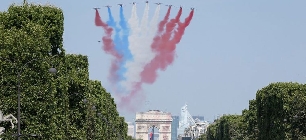 661_magic-article-actu_994_ae1_2d05f3464cceb1a25b156e111a_video-defile-du-14-juillet-la-patrouille-de-france-rate-son-drapeau-tricolore-deux-motards-se-percutent_994ae12d05f3464cceb1a25b156e111a.2018717214925.jpg