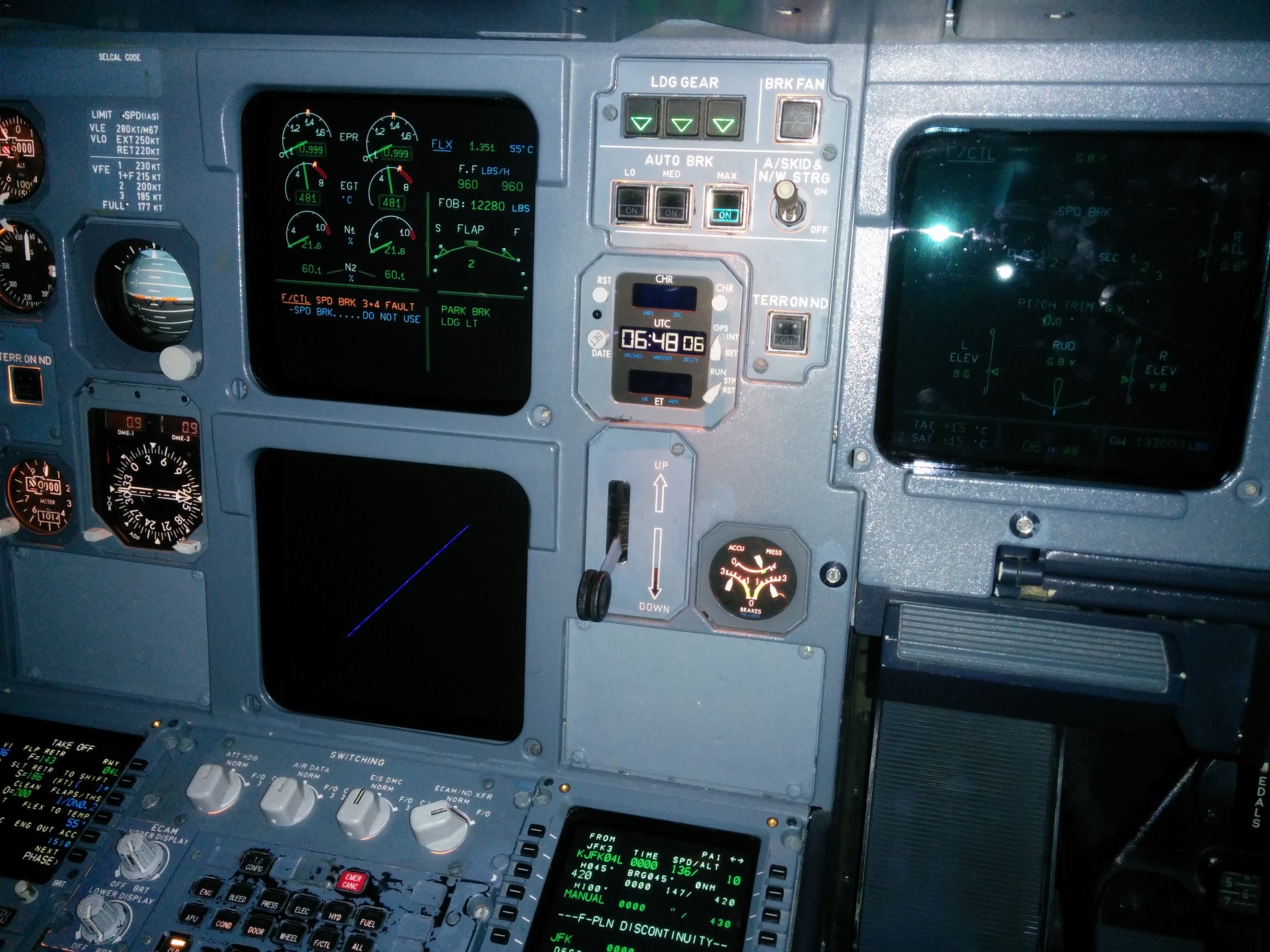 http://www.easy-upload.net/fichiers/A320_Instrument_Panel_2.20172835150.jpg